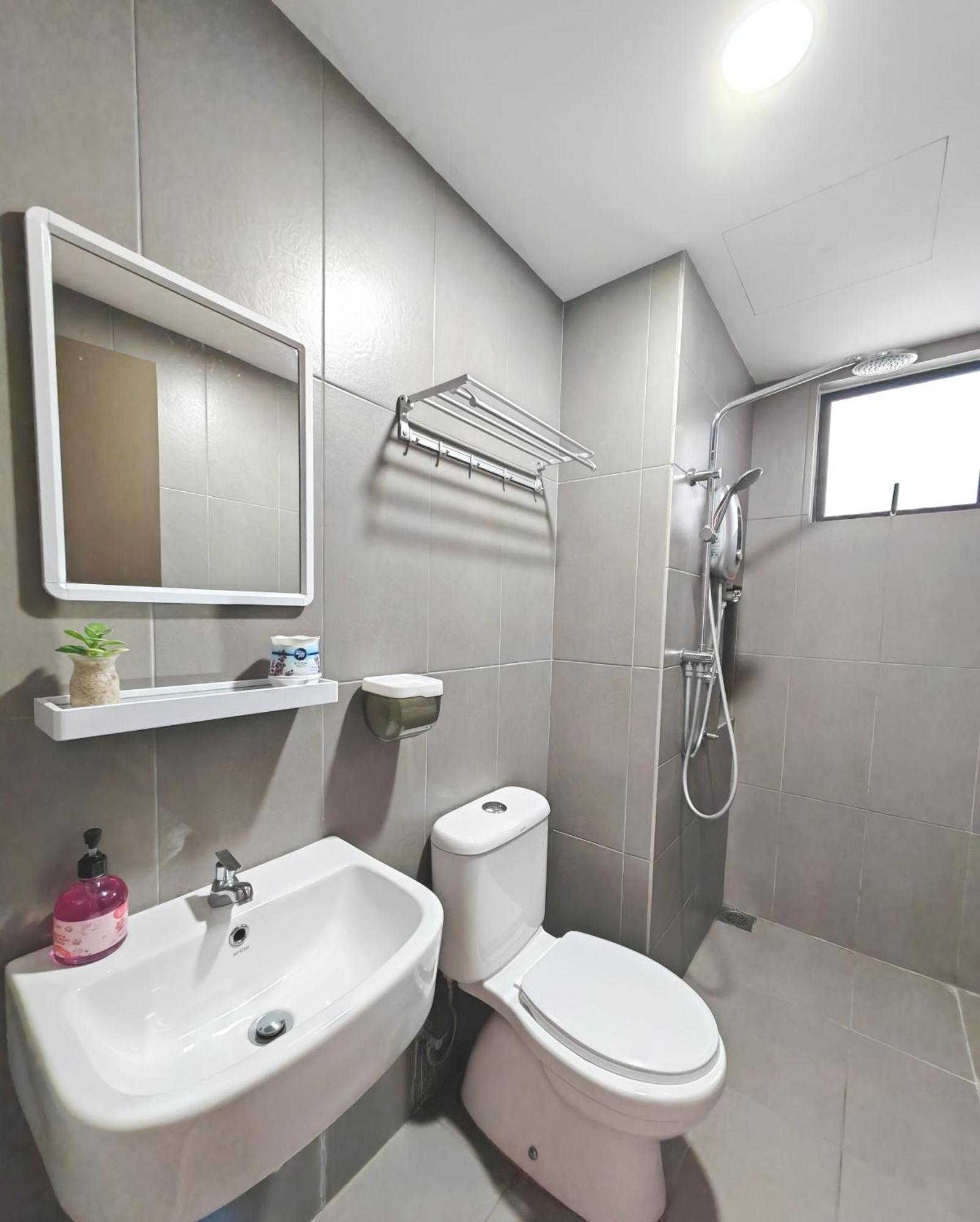 Astetica Residences 200Mbps Wifi Netflix เซอรีเคมบางัน ภายนอก รูปภาพ